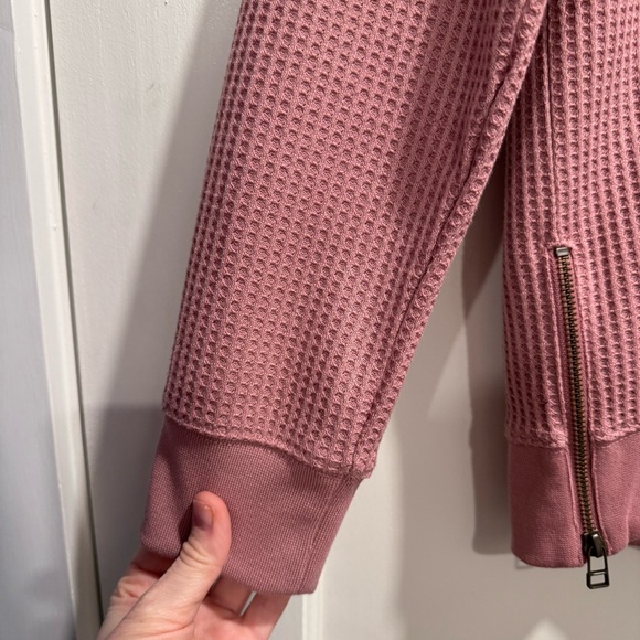 LL Bean Women Birchwood Brushed Waffle Knit V-Neck Long Sleeve Top Medium Pink - Picture 7 of 14